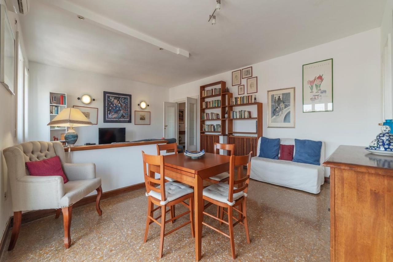 Roomy And Bright Apartment With Terrace روما المظهر الخارجي الصورة