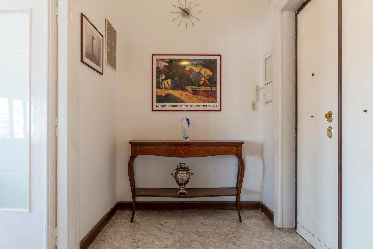Roomy And Bright Apartment With Terrace روما المظهر الخارجي الصورة