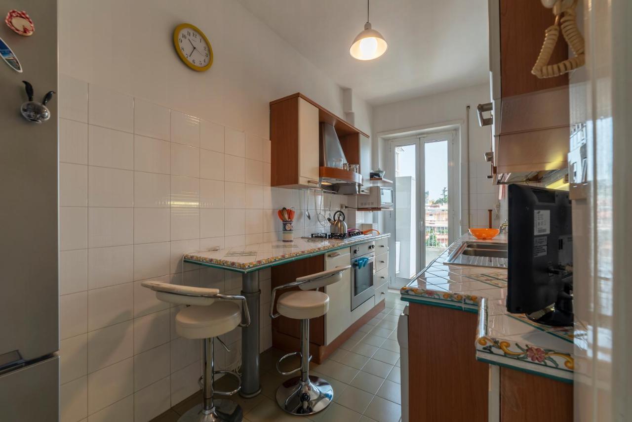 Roomy And Bright Apartment With Terrace روما المظهر الخارجي الصورة