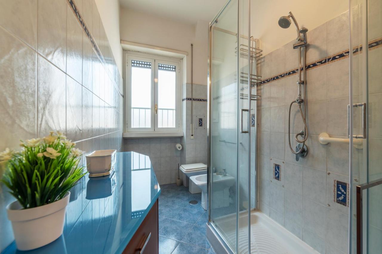 Roomy And Bright Apartment With Terrace روما المظهر الخارجي الصورة