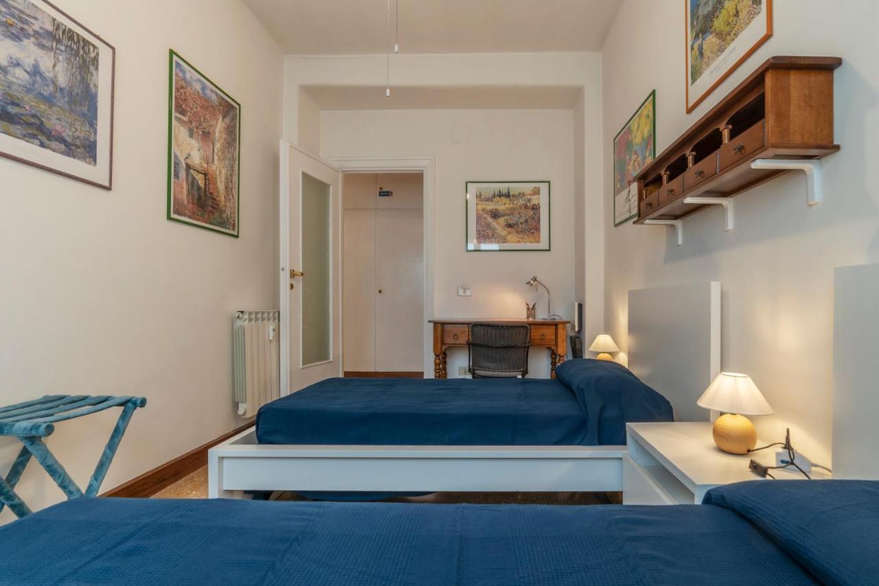 Roomy And Bright Apartment With Terrace روما المظهر الخارجي الصورة
