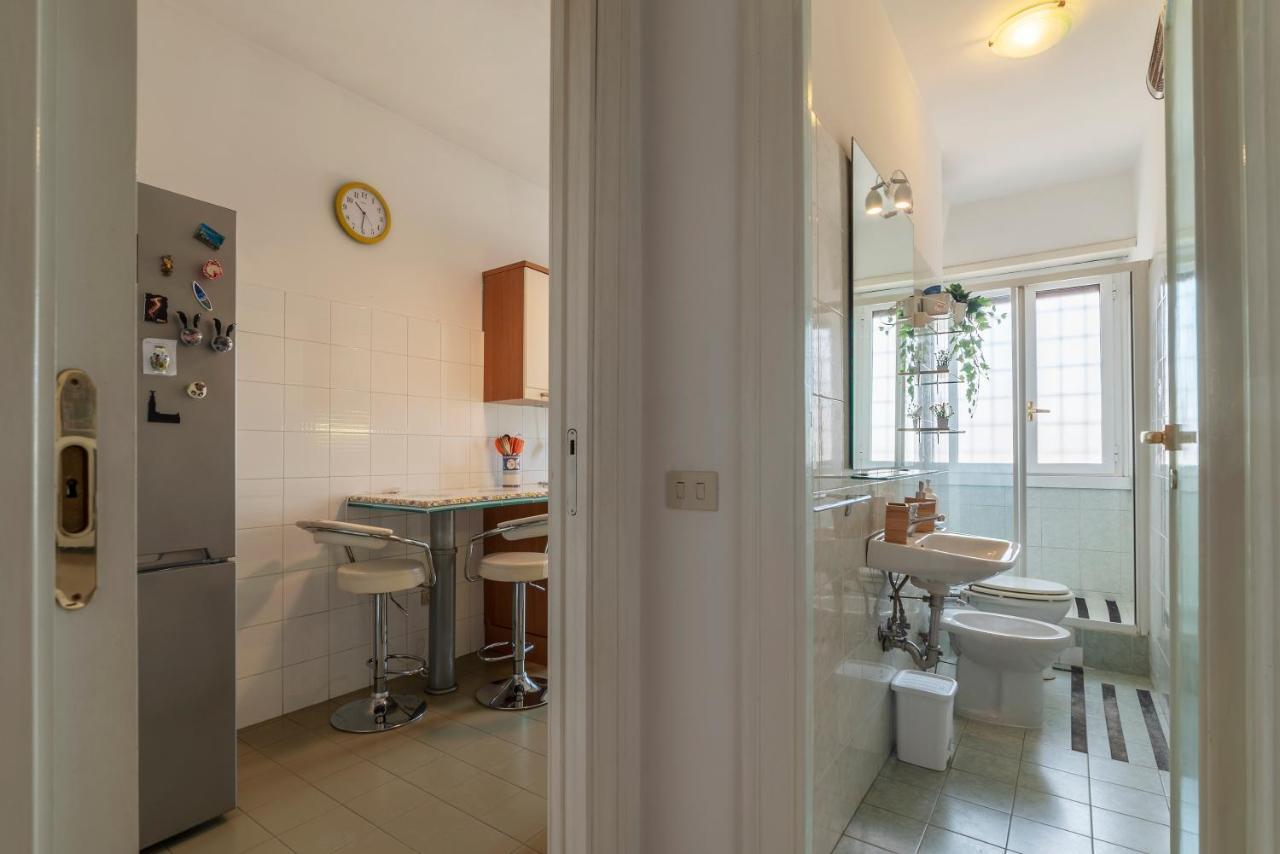 Roomy And Bright Apartment With Terrace روما المظهر الخارجي الصورة